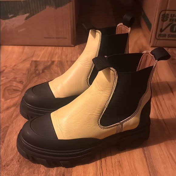 Cleated Low Chelsea Ganni Boots - Picture 1 of 1